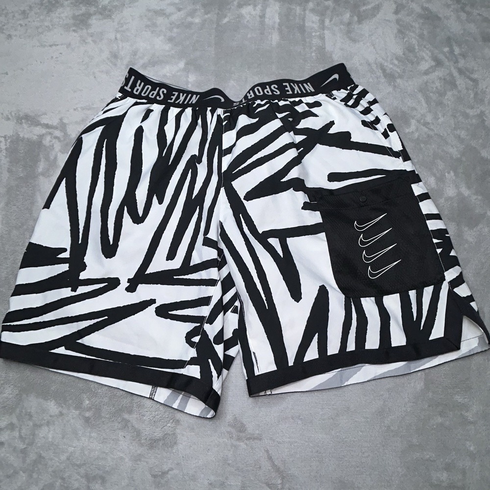 Nike Sports Shorts Mens Medium Black White Graphic Running Athletic